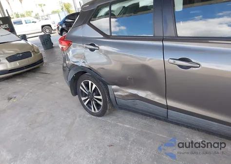 2020 Nissan Kicks Sv Xtronic Cvt z USA, uszkodzony, nr VIN 3N1CP5CV9LL556878